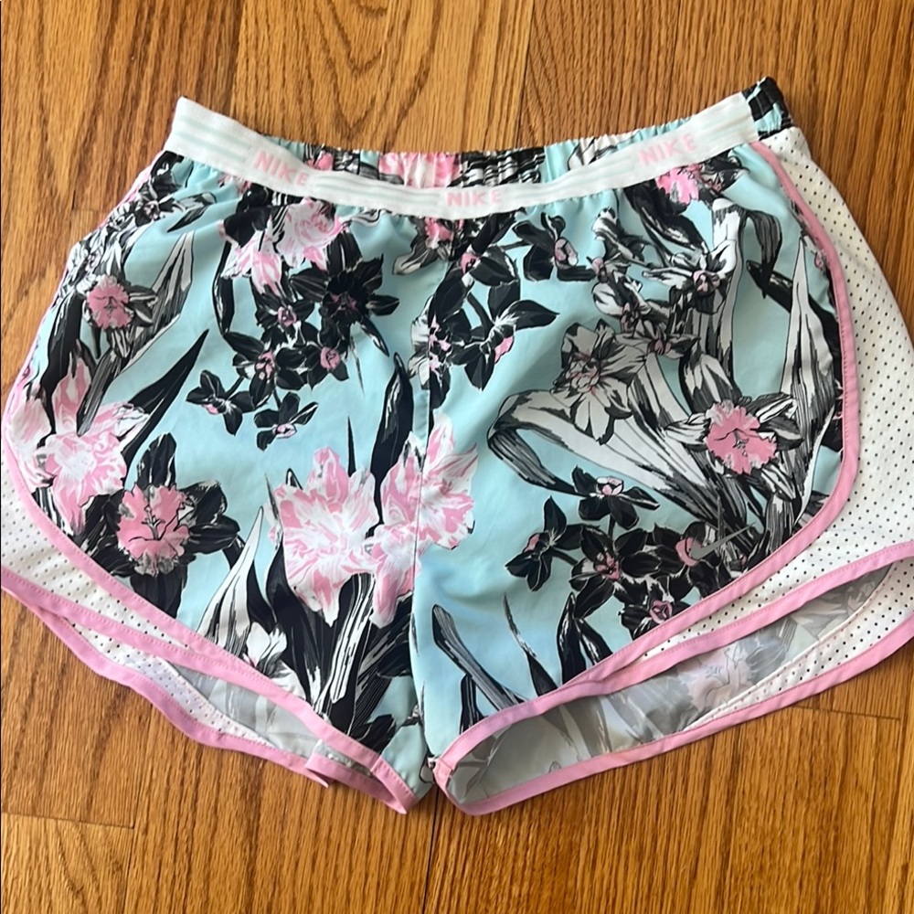 Nike Dri Fit Floral Running Athletic Shorts medium